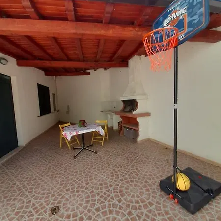 Anthony House * Guardiabruna
